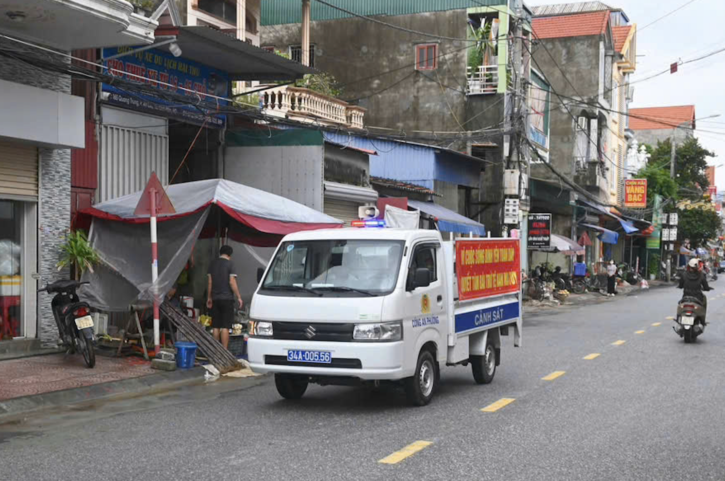 Công an phường Kinh Môn lập lại trật tự đô thị, xây dựng nếp sống văn minh